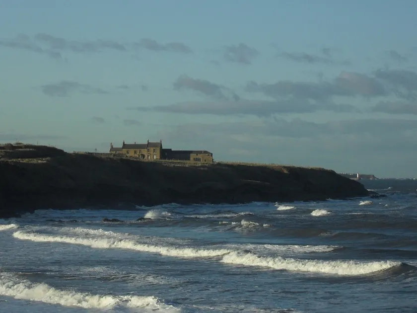 2 bed, stone cottage in stunning coastal location - Image 1