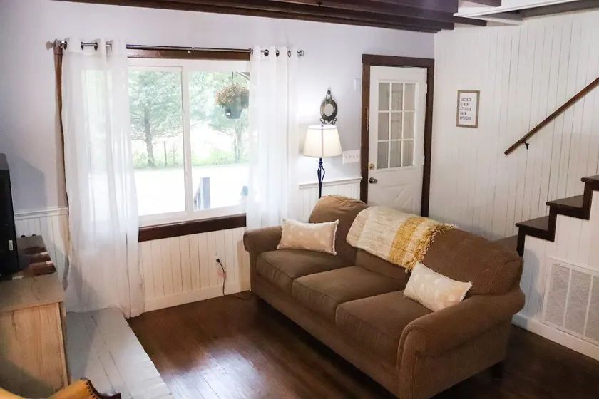 ”Off the grid” 3 bedroom cottage in Bowling Green - Image 1