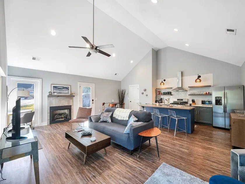 Modern Escape At The Cove - Image 1