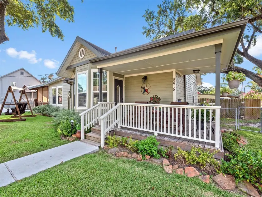 Cheerful 3 Bedroom Home with Loft - Image 1