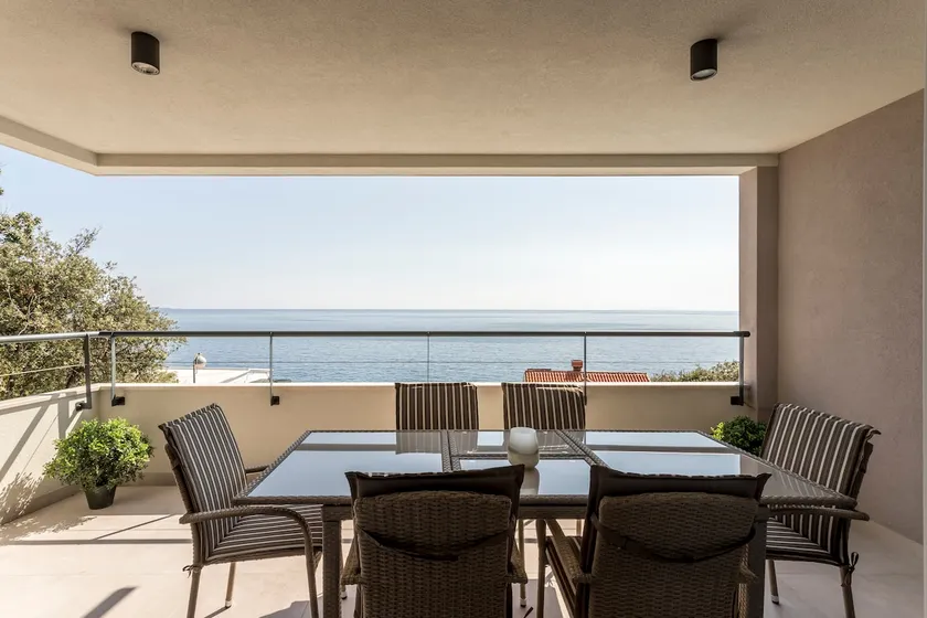 Luxury apartment for 6 with pool - Image 1