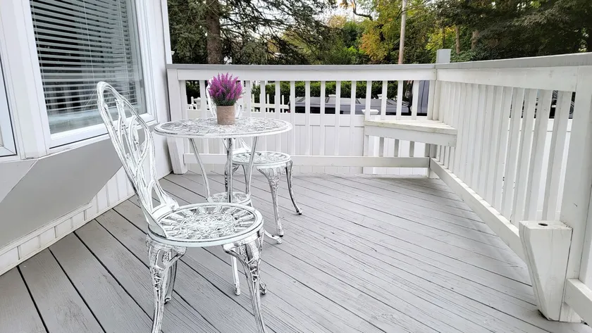 Stylish dwnstairs apt-Walk to town, train & ferry! - Image 1