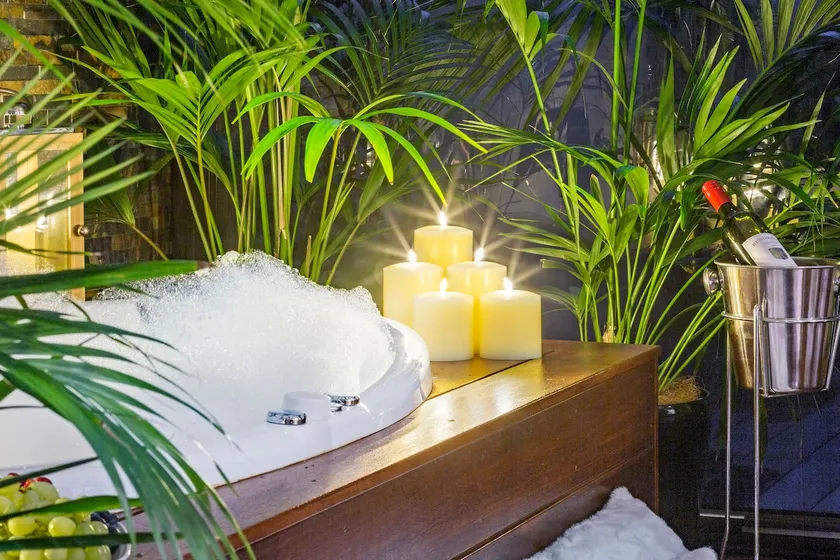 Indulge Couples Private Retreat Double Spa & Fire - Image 1