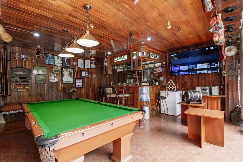La Bohemia House for 16 + Pool table and foosball - Image 1