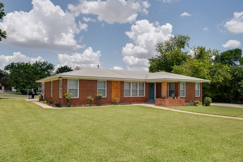 Cute historic home in downtown Mansfield-Near BLD - Image 1