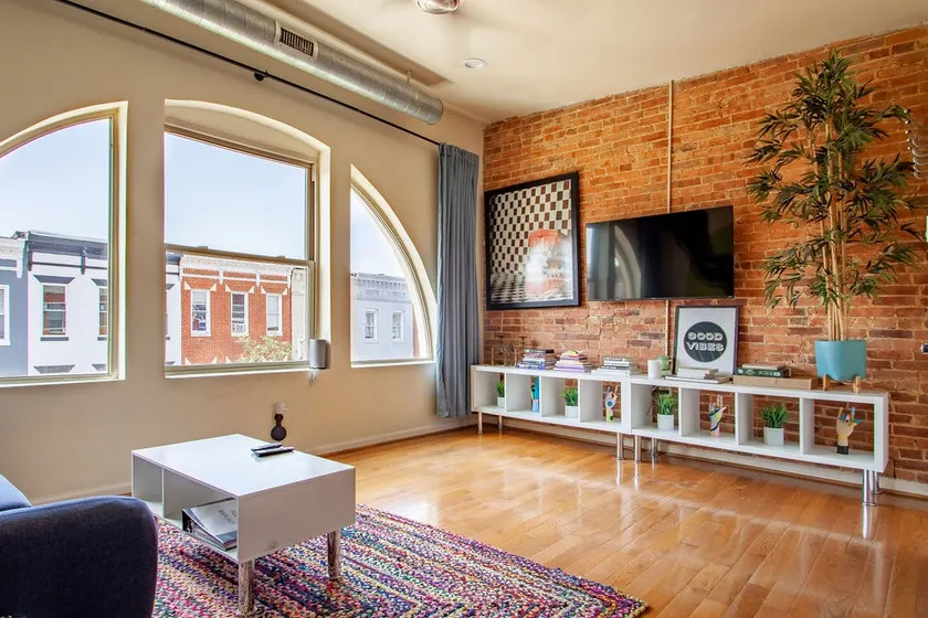 Charming Artist's Haven Near MICA & Johns Hopkins - Image 1