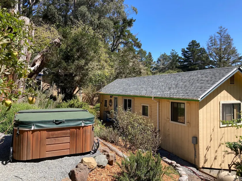 Relaxing Beekeeper's Cottage with hot tub  - Image 1