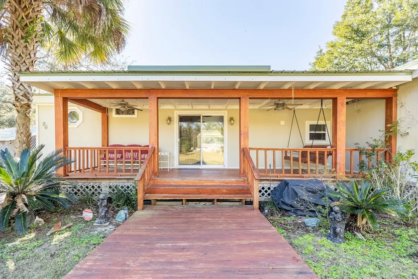 Relax and Play in Dreamy Lake Ellen Getaway - Image 1