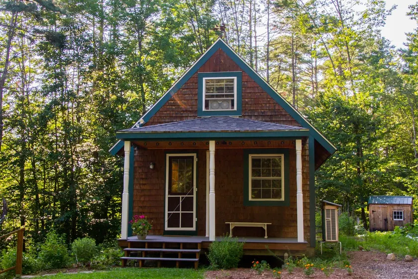 2 Bedroom Small Vermont Cabin with Outdoor Bathtub - Image 1