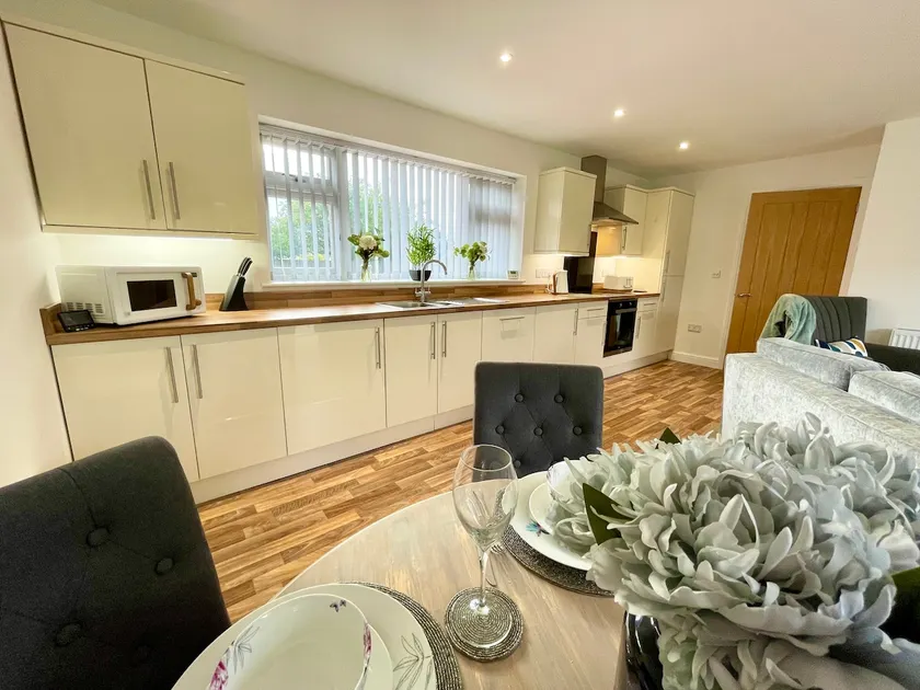 Stylish Boutique Bungalow - Image 1