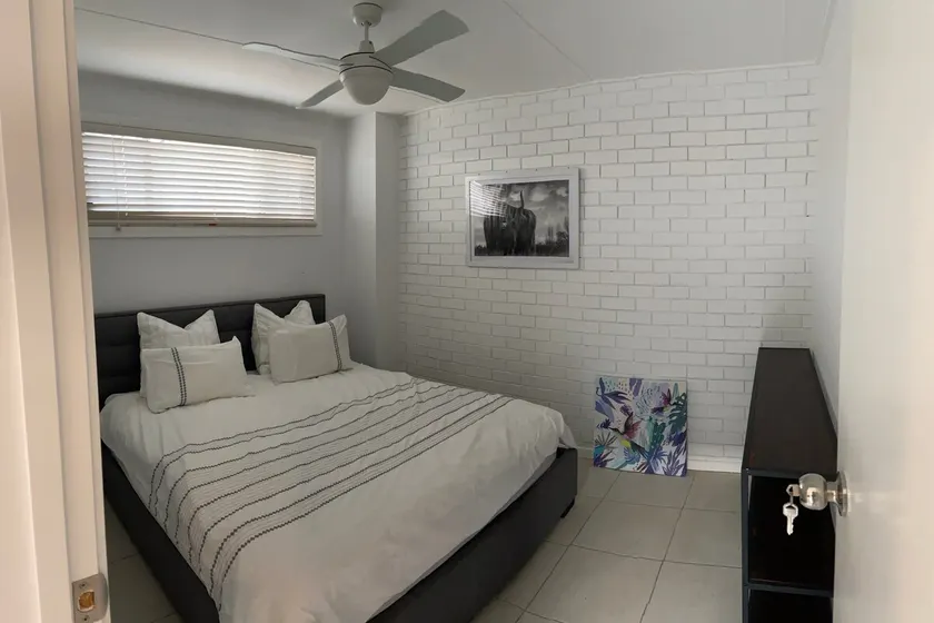 Adorable- large 1 bedroom guest house - Image 1
