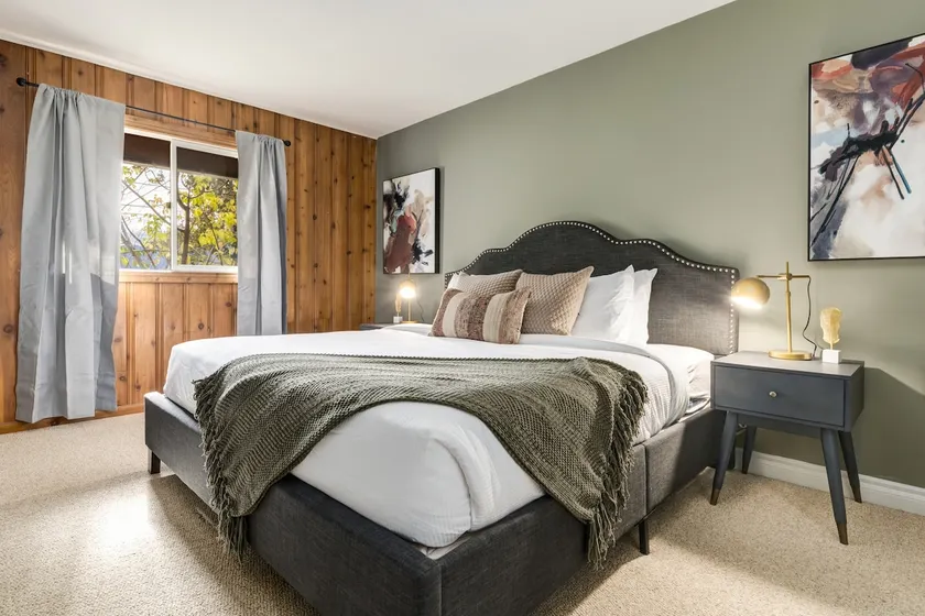 Huckleberry Lodge Mountain Getaway Near Banff - Image 1