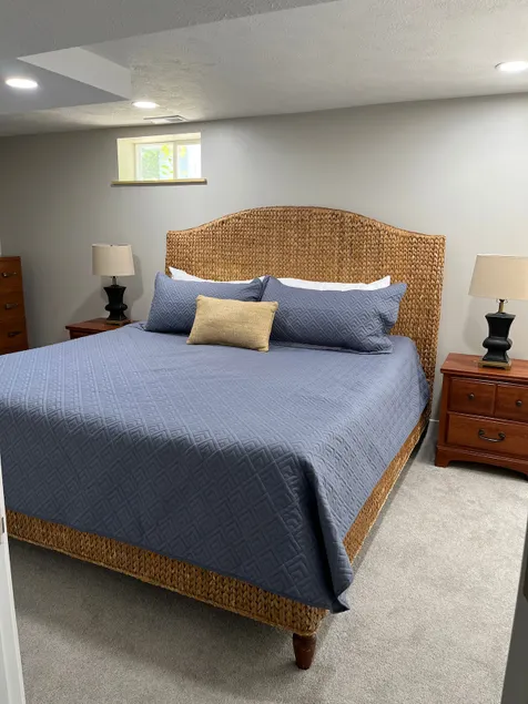 Large Beautifully Renovated 4Bedroom near Downtown - Image 1