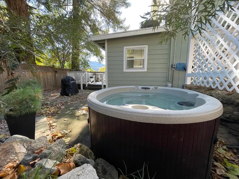 Picturesque Garden Retreat w/Deck With Hot Tub - Image 1