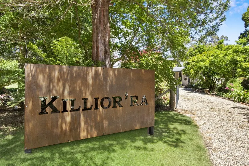 Welcoming 3 bedroom home set in landscaped gardens - Image 1