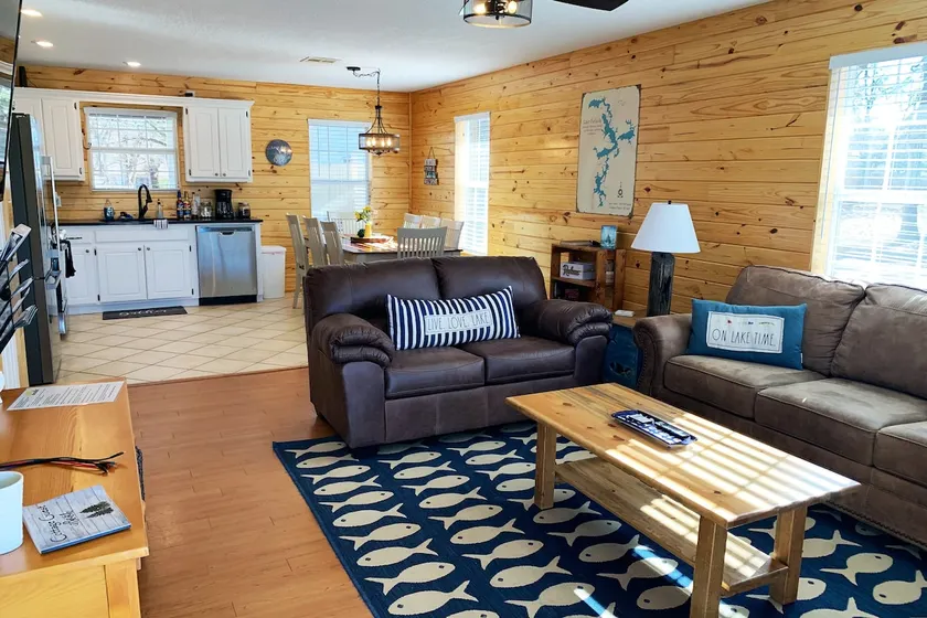 Cozy lake cottage - private dock and near beach! - Image 1