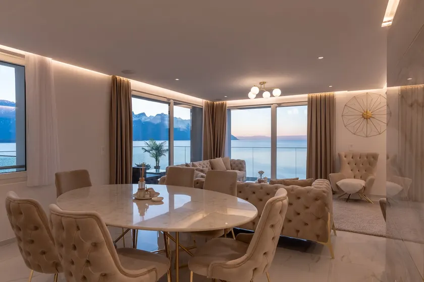 Sunset Home, Luxury Lake Front Apartment - Image 1