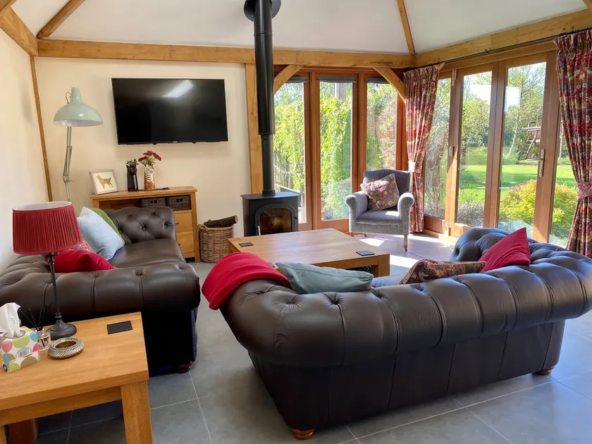 Rural self contained Oak Barn with log burner - Image 1