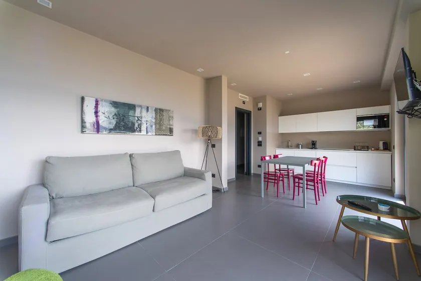 Panoramic Relaxing Gazzi Apartments Balcone - Image 1