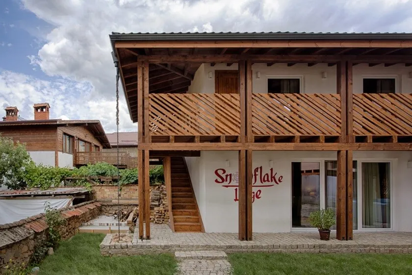 SNOWFLAKE LODGE - Image 1