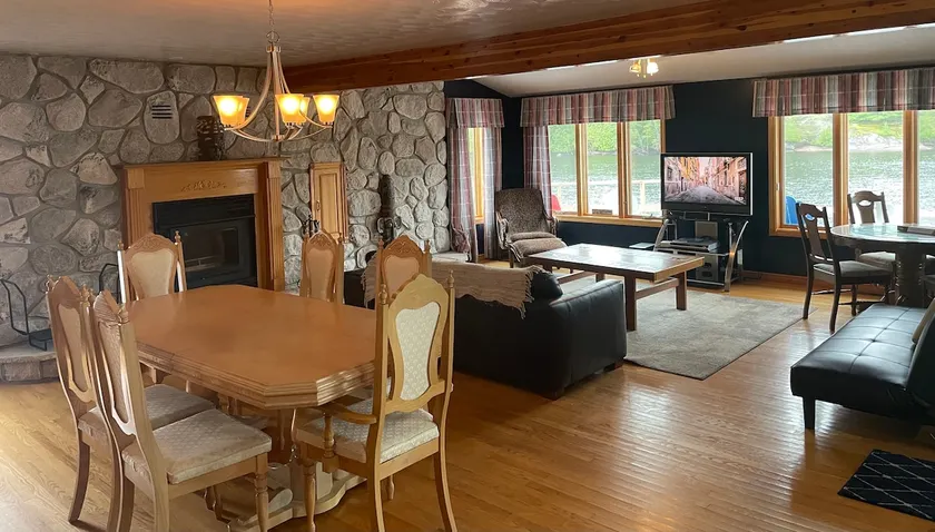 Georgian Bay Riverside Retreat - Image 1