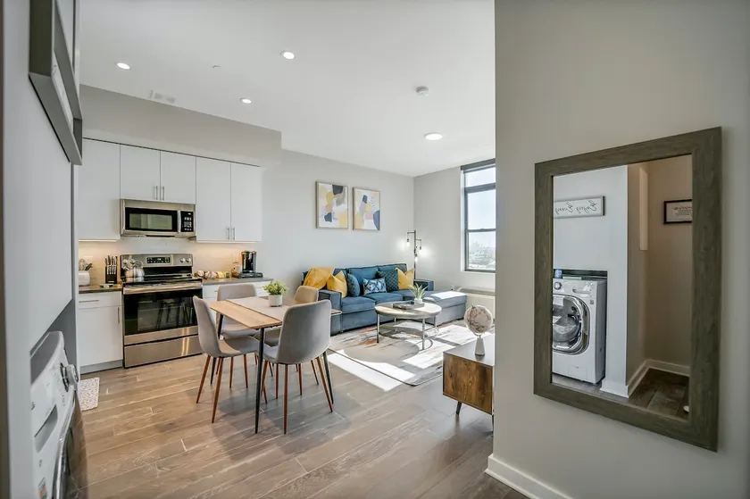 Stylish 1br Unit. Parking. Easy Ride to NYC - Image 1