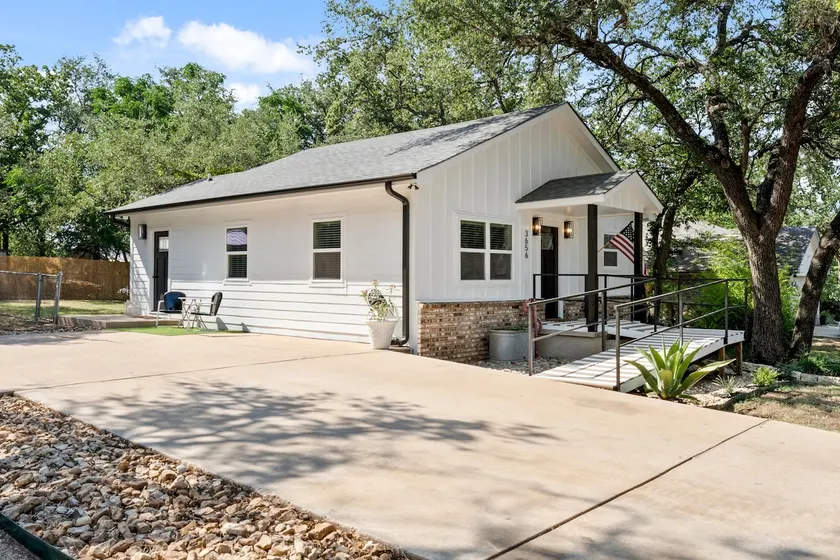 New! Cheerful 2-bedroom bungalow at Belton Lake. - Image 1