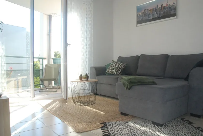 Odyssud: quiet, good location, secure parking. - Image 1