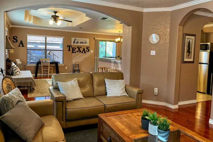 San Antonio Home Away FR Home 4-2 ½ near SeaWorld - Image 1