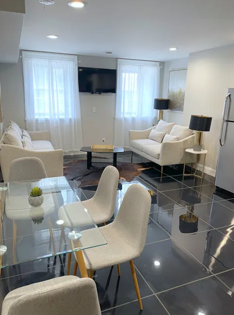 ★MODERN 1BR Apt w/ PRIVATE deck! W/D★ - Image 1