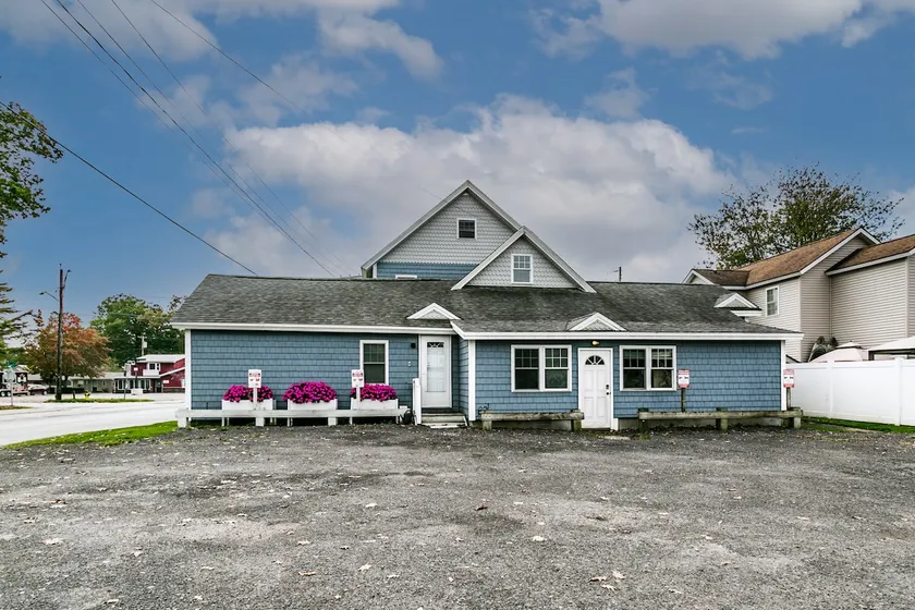 The Lilly Pad • Charming 1BR • Walk to Sylvan Beach - Image 1