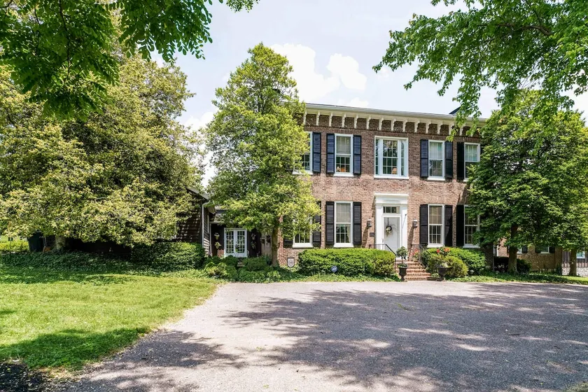 Historical Mansion 7BD Vacation Home in Derby City - Image 1