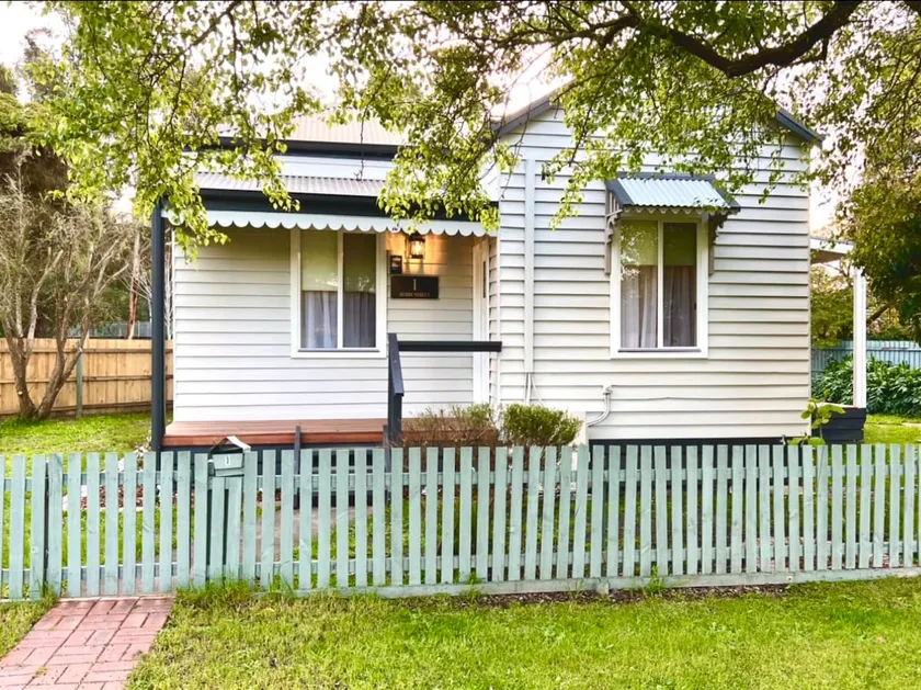 CBD Boutique Cottage - Image 1