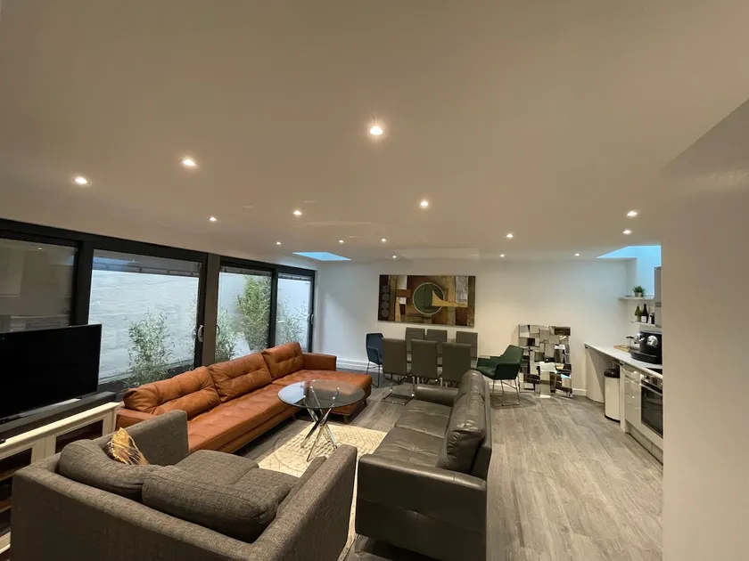 Detached Luxury House in the Hart of Islington - Image 1