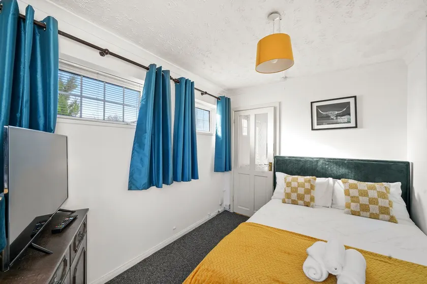 1 bedroom flat Aylesbury, Private Parking, Fowler rd - Image 1