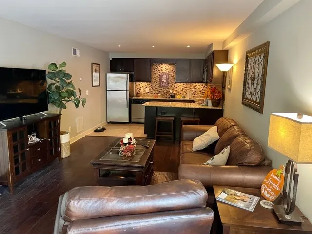 1-Bedroom walking distance to Stadium - Image 1