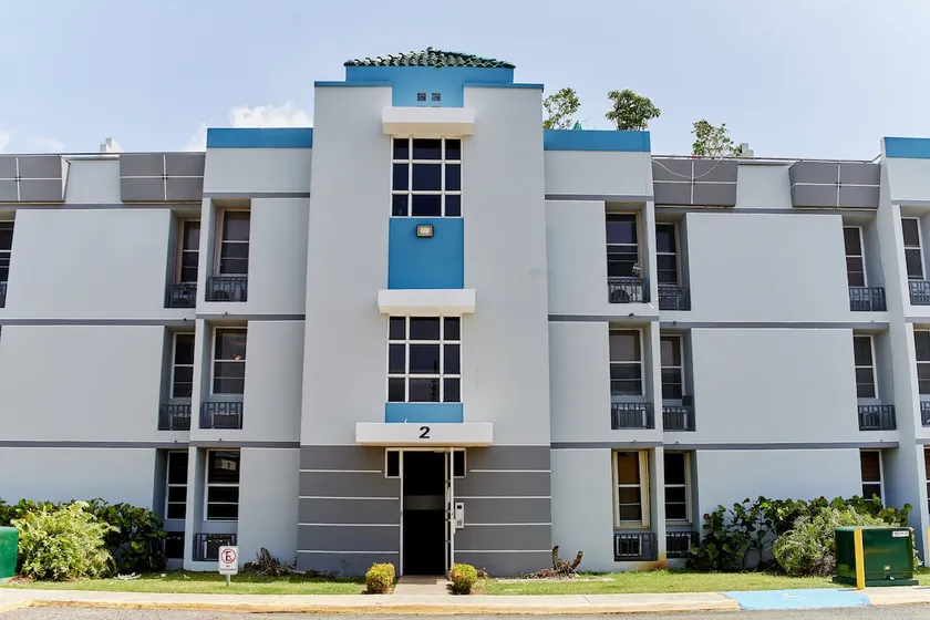 3BDR Wi-Fi Parking Pool AC 2 min from the Beach Deposit Required - Image 1