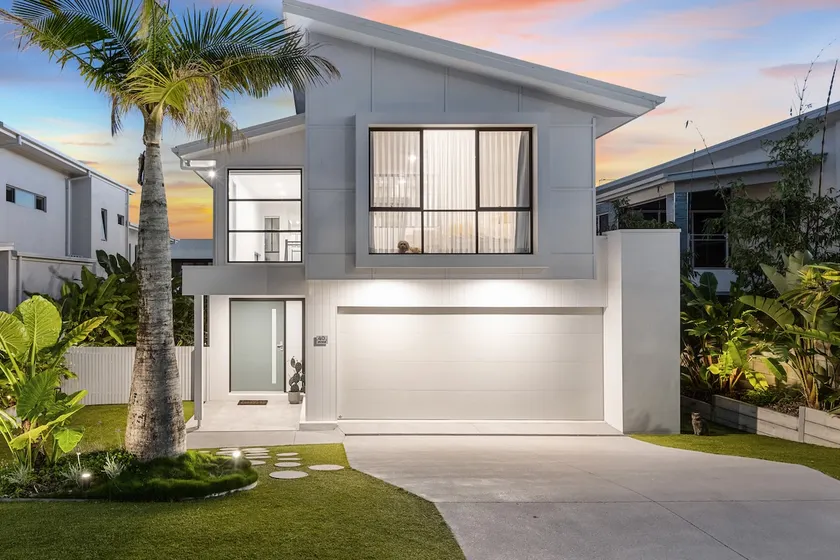 Salt Beach Getaway - Image 1