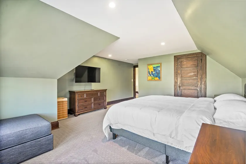 Lavish Squirrel Hill - 3rd Floor - Image 1