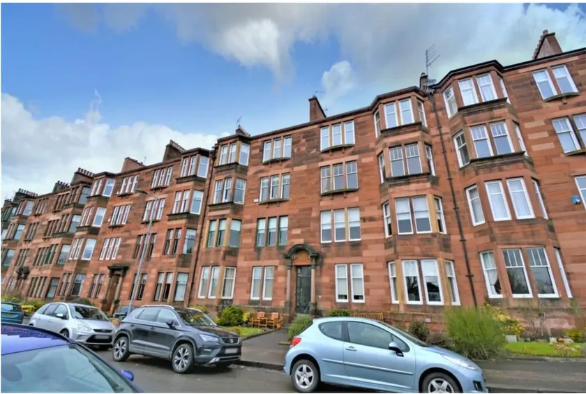 Lovely 2 bedroom flat by park (near station) - Image 1