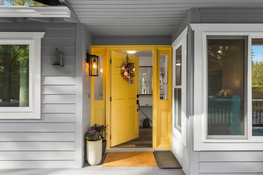 Cute Rambler in Sammamish @ Beaver Lake - Image 1