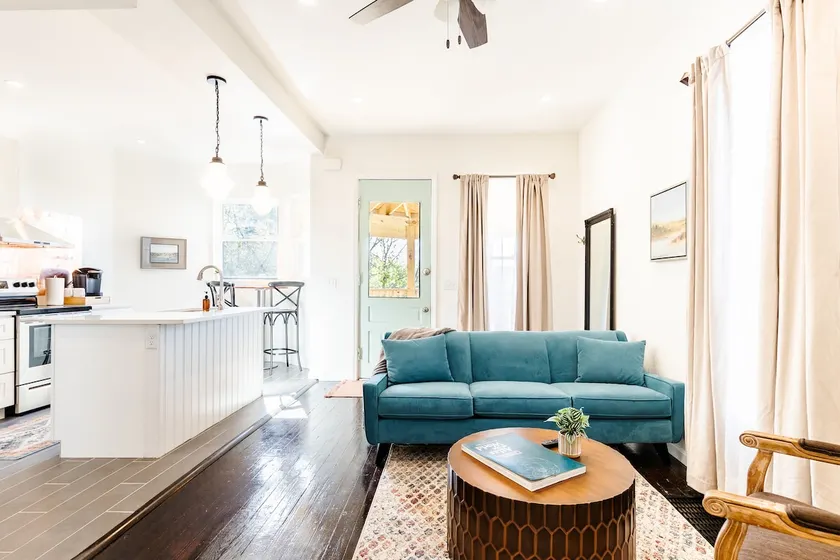 The Row House | 2bd home with River View - Image 1