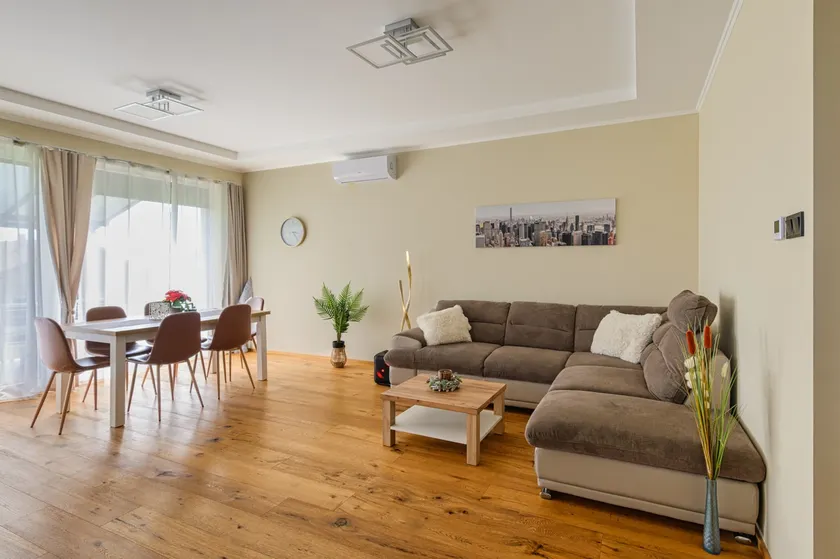ABG House Ecser - Image 1