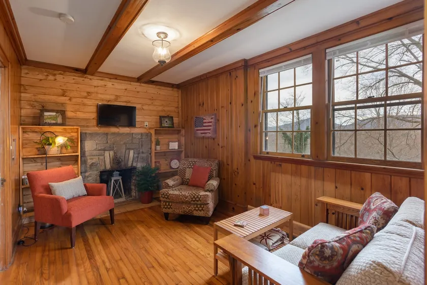 May Acres Cottage -South Asheville amidst 15 acres with sunrise & mountain views - Image 1