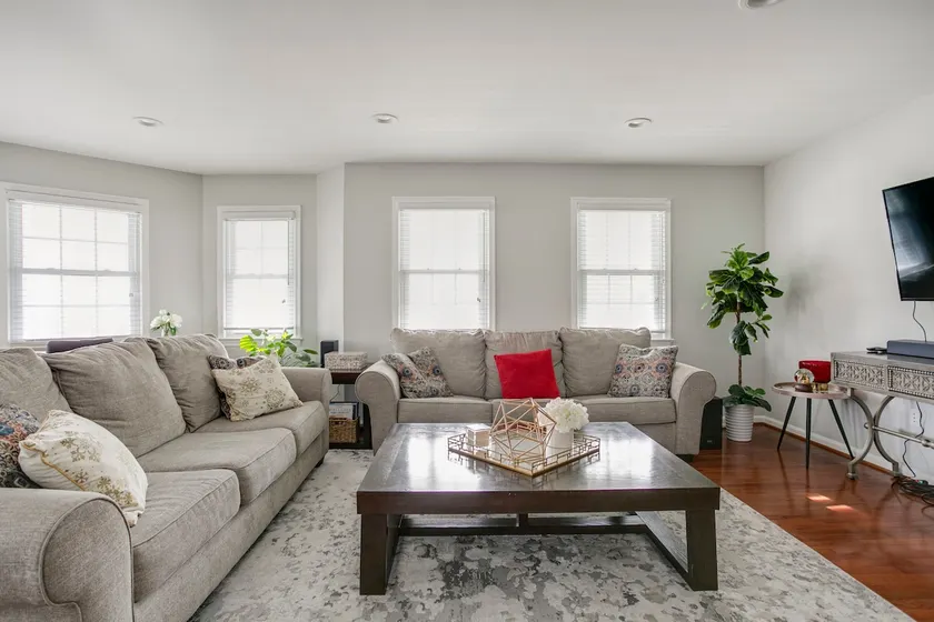 Crystal City, Arlington, 3BR/3.5BA Near Everything - Image 1