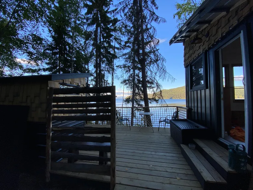 Funky Lakefront Bunky - Image 1