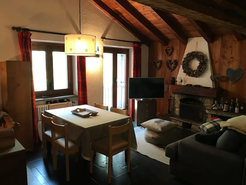 Wood and stone Chalet apartment - Image 1