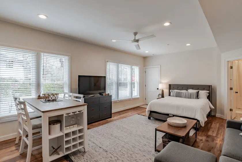 Cutest Studio on Church Street! - Image 1