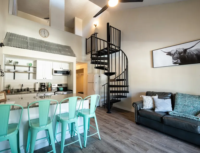 White Mountain Farmhouse - Image 1