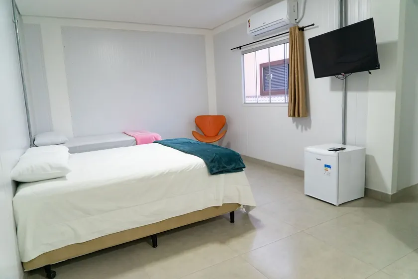 Entire en-suite in the center! B - Image 1